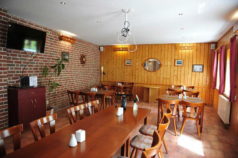 Gasthaus Zum Seestern Hotel Ravensbruck Exterior photo